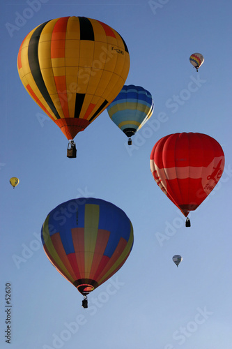 montgolfières multicolores