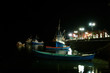 botes en la noche
