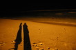 silouhettes nocturnes sur plage
