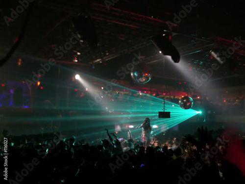 Clubbing People
