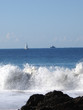 une vague s'échoue... une vague s'échoue...