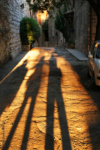 shadows in assisi