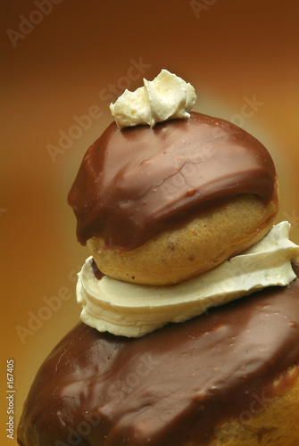 Photo: religieuse au chocolat religieuse au chocolat