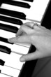 une main et un piano une main et un piano