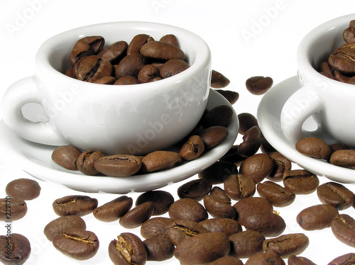 grainy coffee in cups