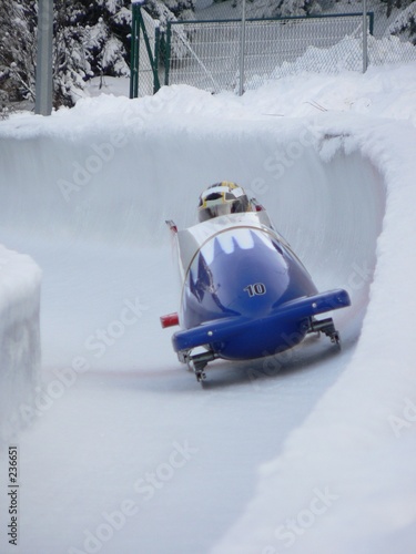 bobsleigh en sortie de virage