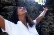 jeune femme heureuse