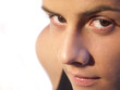 jeune homme faith plan serré visage yeux ouverts jeune homme faith plan serré visage yeux ouverts