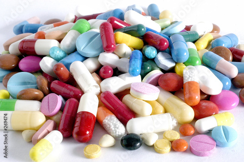 tas de medicaments