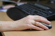 main et clavier