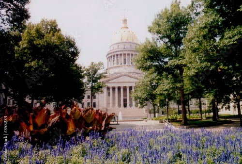 Photo: west virginia's state capitol building west virginia's state capitol building