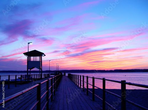 pier im sonnenuntergang pier im sonnenuntergang