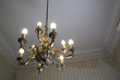 candelabro antiguo en cuarto