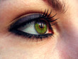 oeil vert de jeune femme