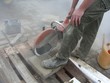 arbeiter mit kreissäge