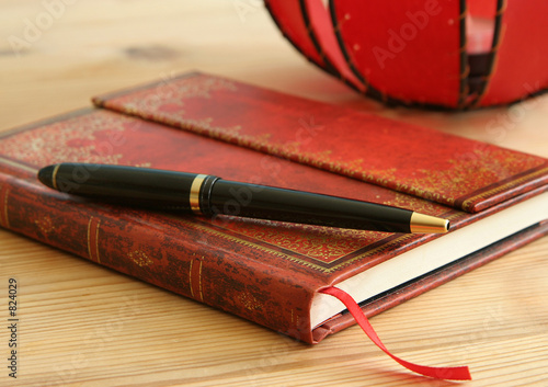 buch mit stift