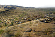 turkana dorft am fuße eines berges