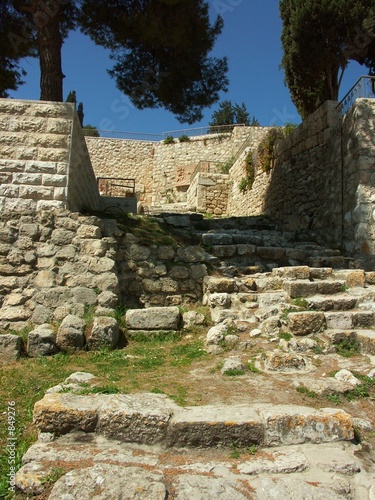 ancient ruins in jerusalem