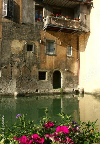 maison au bord du canal à annecy