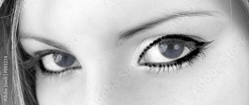 eyes blue