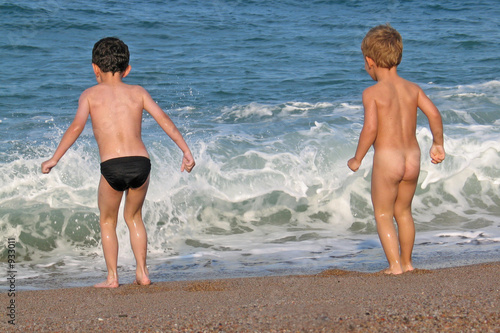 enfants à la mer