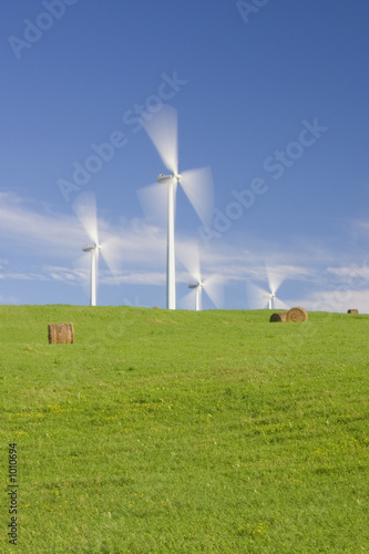 éoliennes à la campagne 2 éoliennes à la campagne 2