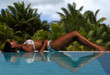 détente à la piscine 3