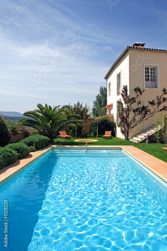 Photo: luxury rustic hotel and swimming pool in countryside luxury rustic hotel and swimming pool in countryside
