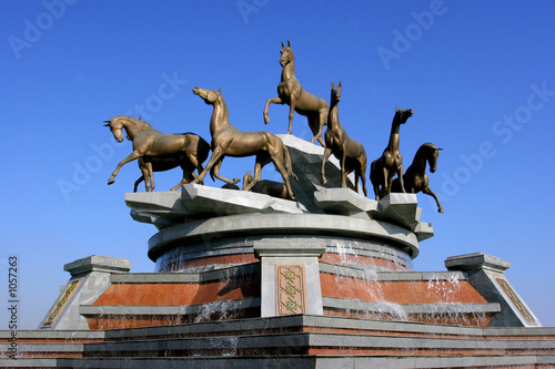 Photo: sculptural composition with fast horses sculptural composition with fast horses
