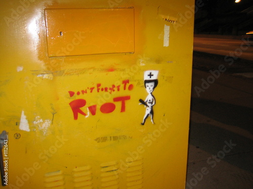 Foto: street riot graffiti street riot graffiti