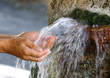mains dans l'eau