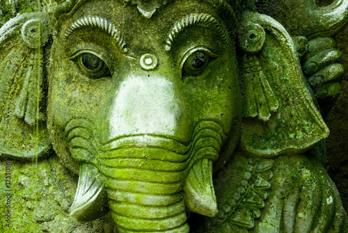 statue 24