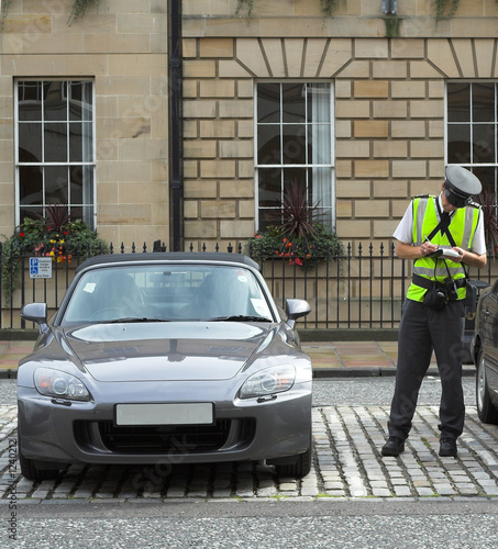 Photo: parking attendant, traffic warden, getting ticket parking attendant, traffic warden, getting ticket