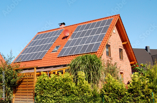 solarzellen an wohnhaus solarzellen an wohnhaus