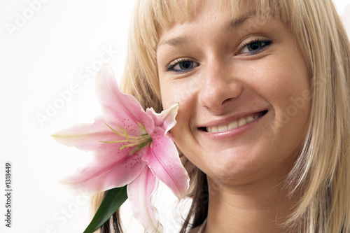 Photo: portrait of a young woman portrait of a young woman