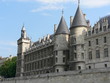 chateau sur bord de seine
