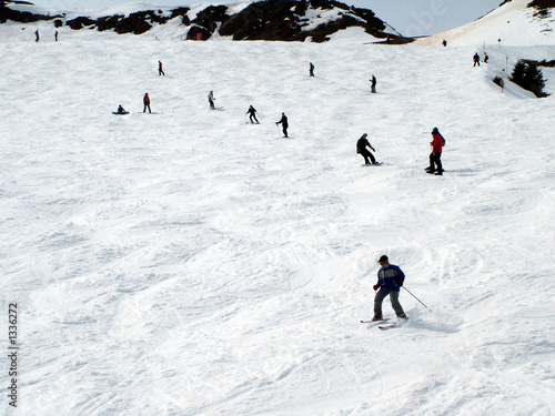 Foto: people skiing people skiing