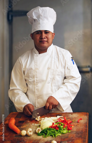 chef cutting vegetables 2