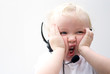 Foto: young boy wearing telephone headset young boy wearing telephone headset