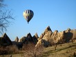 montgolfière sur les rochers de cappadoce montgolfière sur les rochers de cappadoce