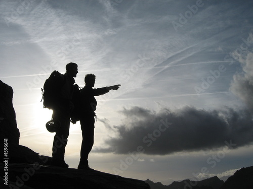 alpinistes au coucher/lever du soleil