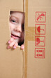 Image : child looking from box
