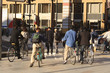 Foto: people crossing the street people crossing the street