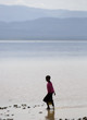enfant près de l'eau