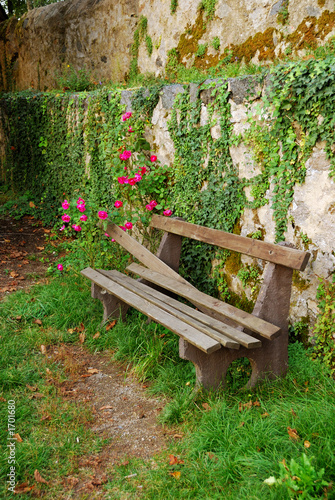Foto: broken bench broken bench