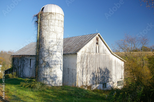 Photo: abandoned barn and silo abandoned barn and silo