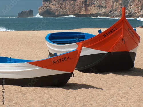nazaré, fischerboote am strand