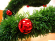 noel - christmas - détail boule et guirlande noel - christmas - détail boule et guirlande