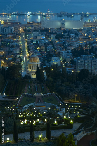 the night in baha'is gardens, haifa