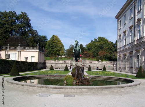 brunnen im mirabellpark